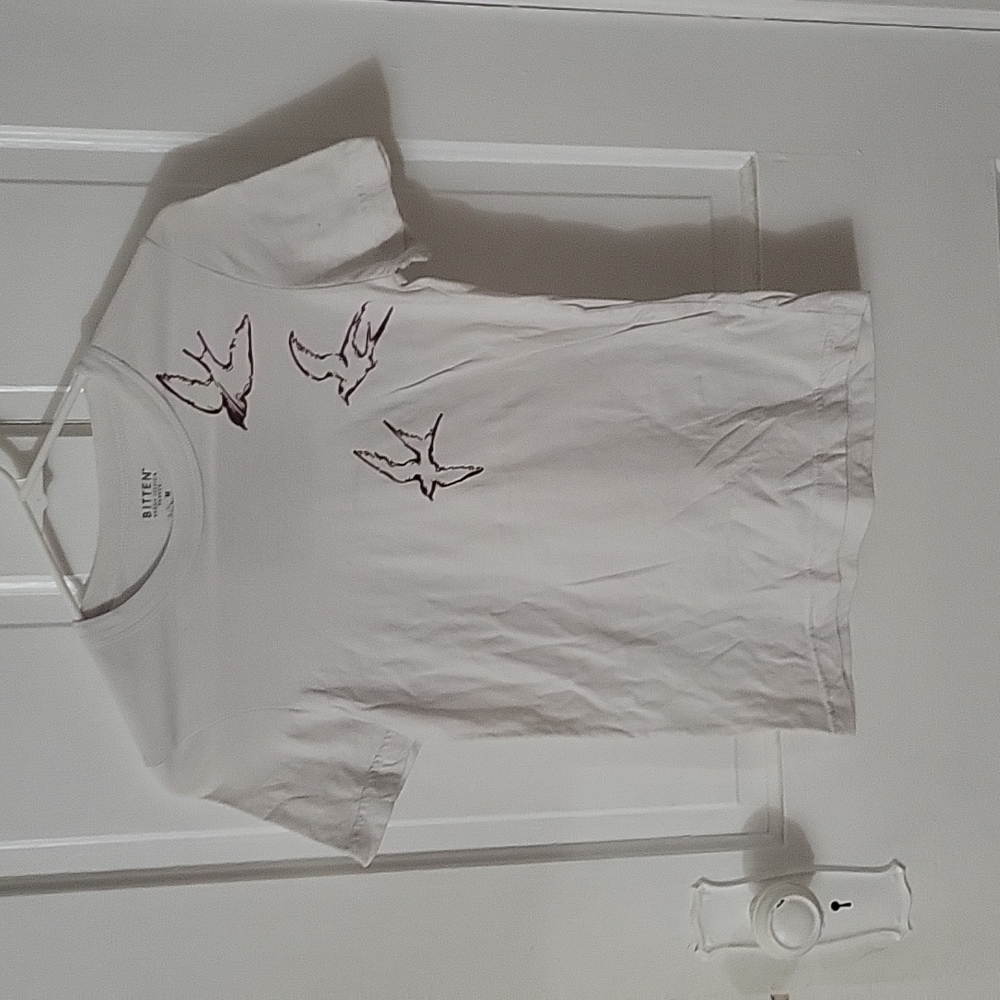 Bitten tshirt white size M